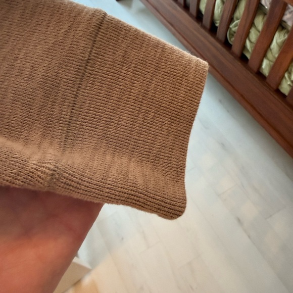 Banana Republic Beige Knit Sweater - Picture 4 of 5